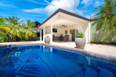 Golfito Luxury + Privacy-Located less than 5 minutes from the airport, grocery stores