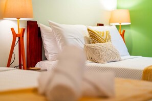 6 slaapkamers, een strijkplank/strijkijzer, reisbedje, gratis wifi