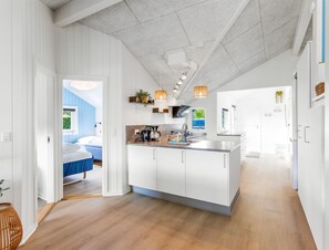 Fridge, microwave, dishwasher, cookware/dishes/utensils