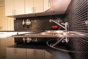 Private kitchen - Charming 2-bedroom apartment with AC in lovely Troms (Troms)