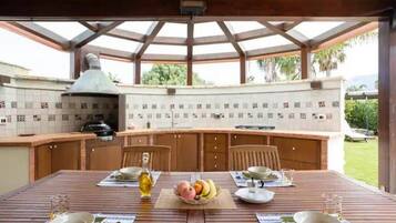 Outdoor dining