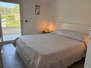 4 bedrooms, WiFi, bed sheets, wheelchair access