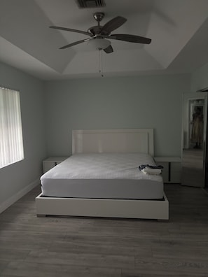 Iron/ironing board, WiFi, bed sheets