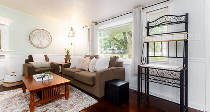 Huddle & Hangout - 3BR House Close to ND