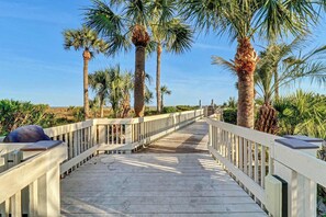 Terrace/patio - Oceanfront Retreat 318 Breakers (Hilton Head Island)