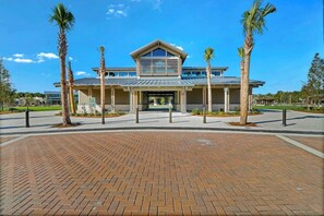 Exterior - Oceanfront Retreat 318 Breakers (Hilton Head Island)