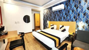 Desk, laptop workspace, free WiFi