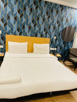 デラックス ダブルルーム バルコニー シティビュー | デスク、ノートパソコン用作業スペース、WiFi (無料)