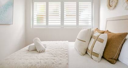 Manly Beachfront Stays - 3 Bedroom With Views