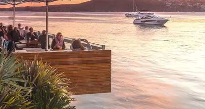 Manly Beachfront Stays - 3 Bedroom With Views