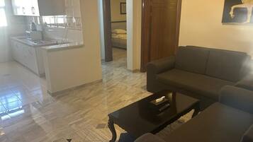 Family Apartment, City View | Living area