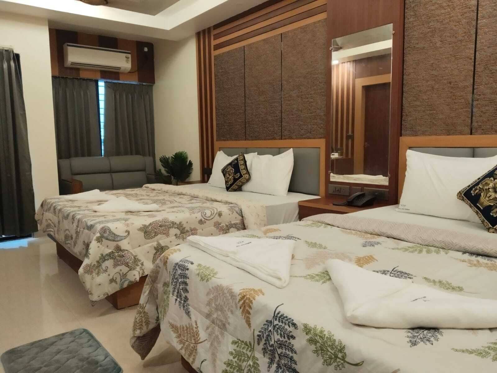 Hypo-allergenic bedding, minibar, desk, free WiFi