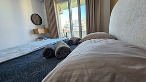 2 makuuhuonetta, työpöytä, silitysrauta/-lauta, ilmainen Wi-Fi