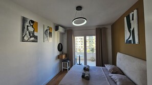 2 habitaciones, escritorio, tabla de planchar con plancha y wifi gratis