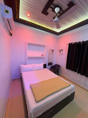 Standard Room, Balcony | Desk, laptop workspace, iron/ironing board, free WiFi