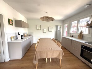 Kühlschrank, Ofen, Herdplatte, Geschirrspüler