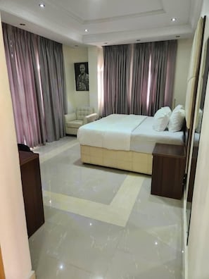 Quarto solteiro luxo, vista para a cidade | Wi-Fi de cortesia