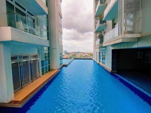 15 outdoor pools