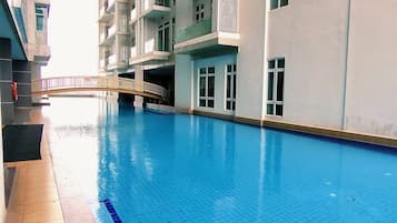 15 outdoor pools