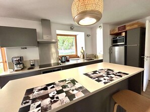 Fridge, microwave, oven, dishwasher