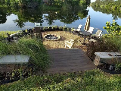 Charming Lakefront RV with AC in Pompano Beach