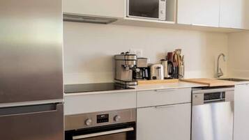 Micro-ondes, four, plaque de cuisson, lave-vaisselle