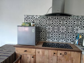 Fridge, microwave, oven, stovetop - Serene Mountain Retreat in KL - Entire House for Rent (Kuala Lumpur)