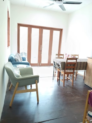 TV - Serene Mountain Retreat in KL - Entire House for Rent (Kuala Lumpur)