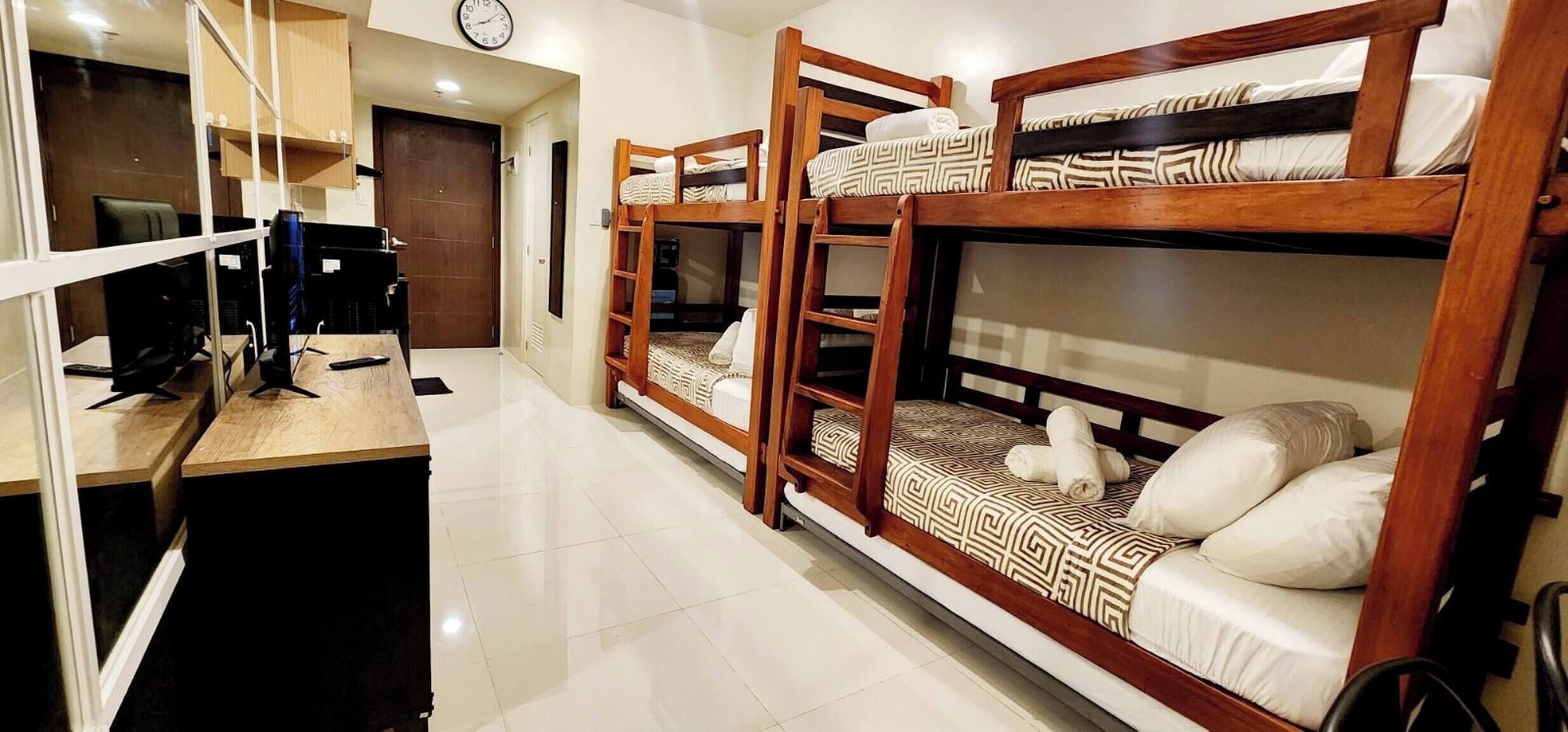 1 bedroom, iron/ironing board, internet, bed sheets