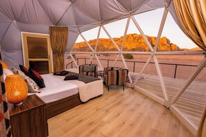 Signature Cabin, Mountain View | Blackout curtains - SunCity Camp (Wadi Rum)