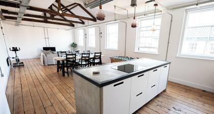 The Loft - Luxe Norwich City Centre Penthouse Apartment