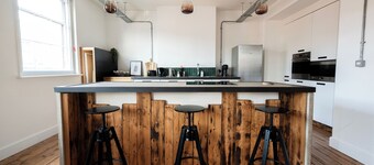 The Loft - Luxe Norwich City Centre Penthouse Apartment