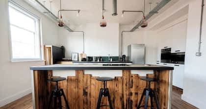 The Loft - Luxe Norwich City Centre Penthouse Apartment