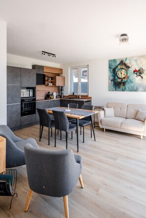 TV - Apartment 'Corner 28' with Mountain View, Private Terrace and Wi-Fi (Oberkirch)