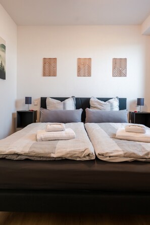 2 dormitorios, tabla de planchar con plancha, wifi y ropa de cama