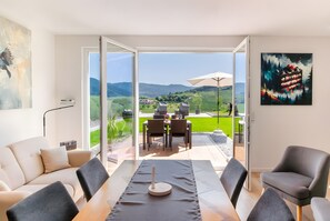 Dining - Apartment 'Corner 28' with Mountain View, Private Terrace and Wi-Fi (Oberkirch)