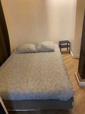 2 chambres, fer et planche à repasser, accès Internet, draps fournis