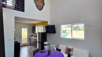 Een smart-tv en videogames
