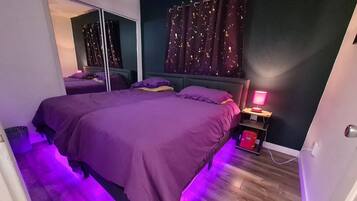 3 slaapkamers, een strijkplank/strijkijzer, reisbedje, gratis wifi