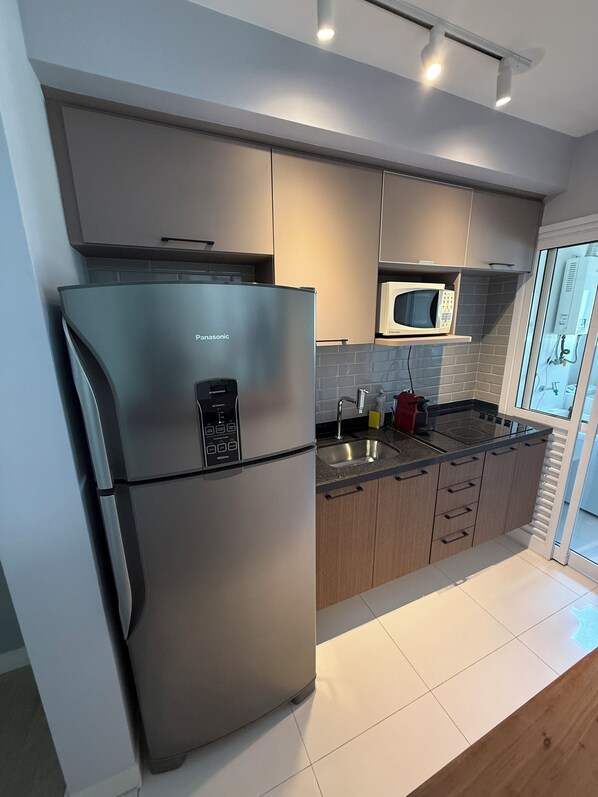 Private kitchen - Cozy Modern Loft Luxury Condominium - Berrini, Shopping Malls and High Security (São Paulo)