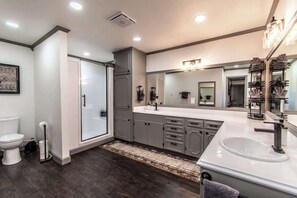 Shower, hair dryer, towels, shampoo