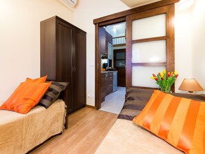 4 bedrooms, in-room safe, iron/ironing board, free WiFi