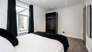 2 bedrooms, iron/ironing board, WiFi, bed sheets