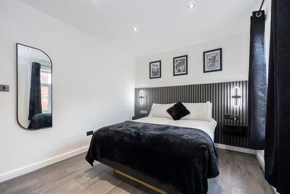 2 chambres, fer et planche à repasser, Wi-Fi, draps fournis