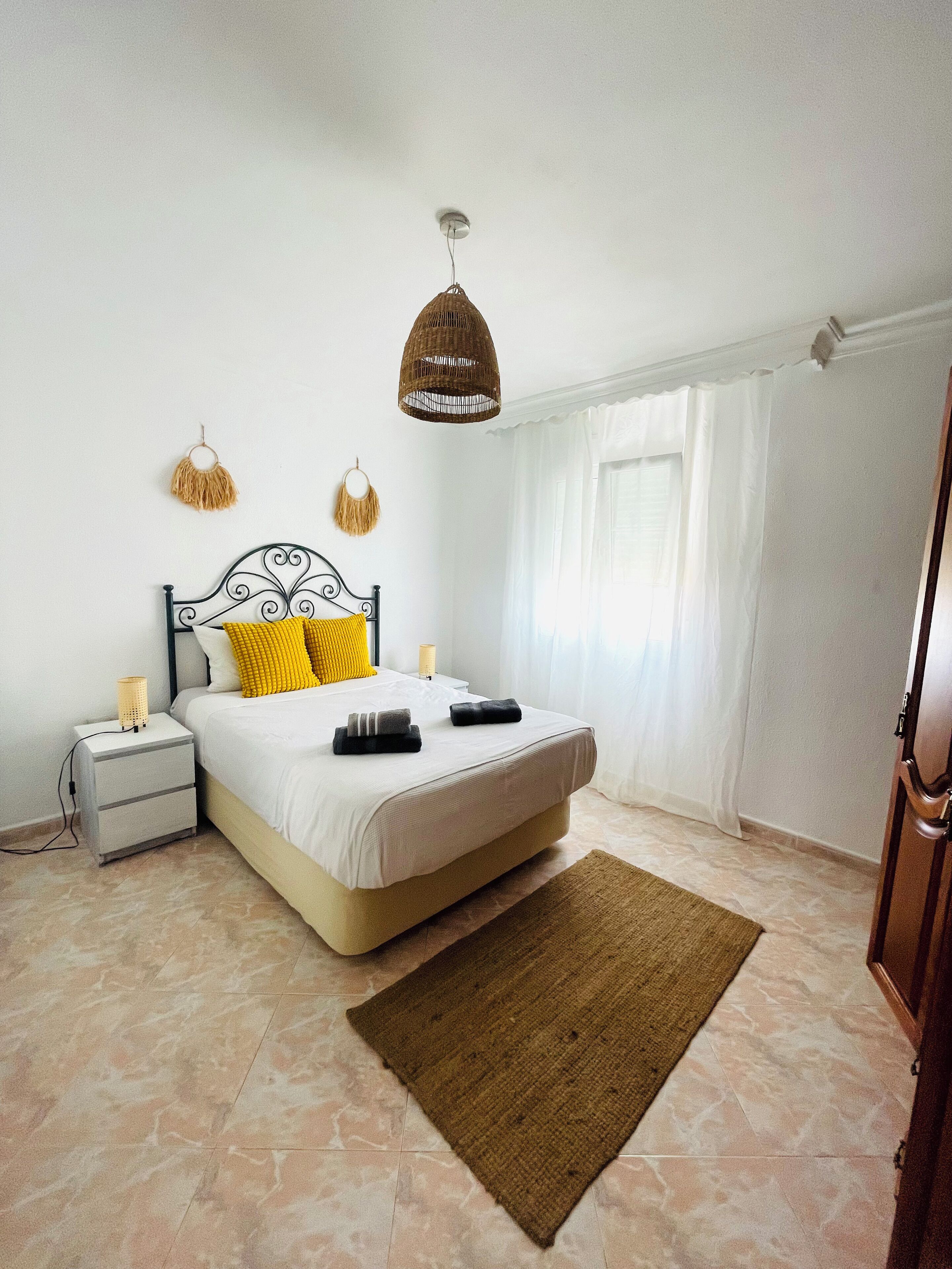 2 slaapkamers, reisbedje, gratis wifi, beddengoed