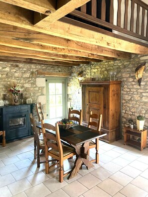 Dining - Voor wie houd van Rust Ruimte en Natuurgenot !!! (Thollet)