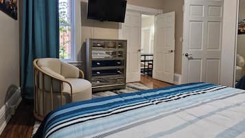 1 habitación, tabla de planchar con plancha, wifi y ropa de cama