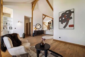 Luxury Apartment, Balcony, Mountain View | Living area