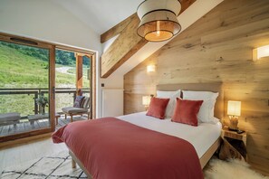 Appartamento Luxury, balcone, vista montagna | Lenzuola Frette, biancheria da letto di alta qualità, una scrivania