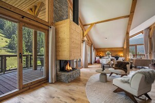 Apartamento de lujo, balcón | Zona de estar | Una televisión LCD, Netflix, Hulu, servicios de streaming